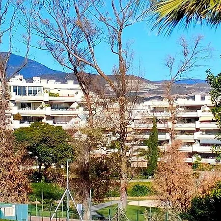 En Junto A Campos De Golf *