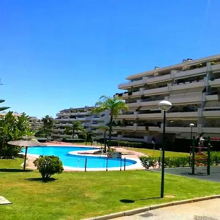 En Junto A Campos De Golf *