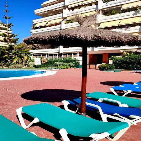 En Junto A Campos De Golf Marbella